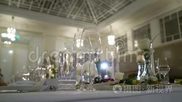 宴会或婚礼庆典上装饰的桌子视频