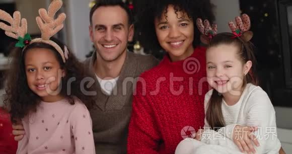 圣诞节的家庭肖像