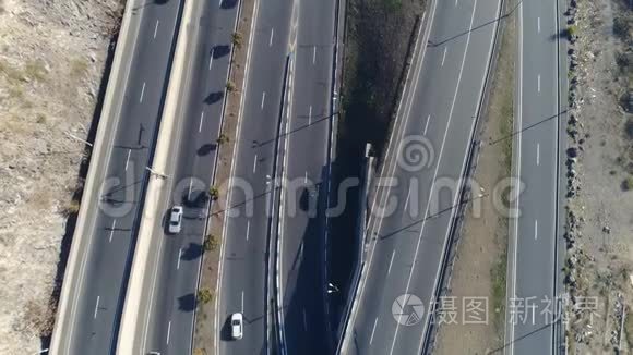 城市曲线道路有车鸟瞰图视频