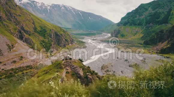 格鲁吉亚山脉和山溪景观视频