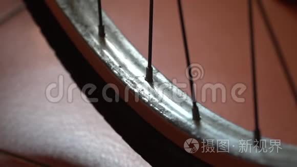 自行车轮与辐条旋转移动视频