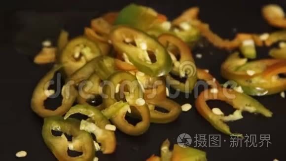 用辣椒煮红薯玉米饼视频