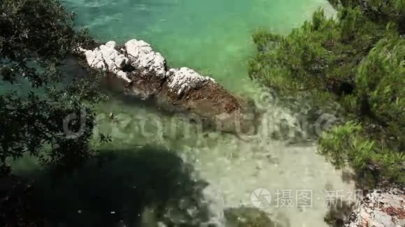 克罗地亚亚得里亚海岸的小海湾视频