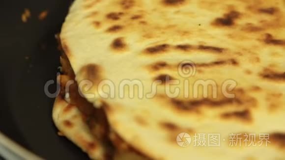 用辣椒煮红薯玉米饼视频