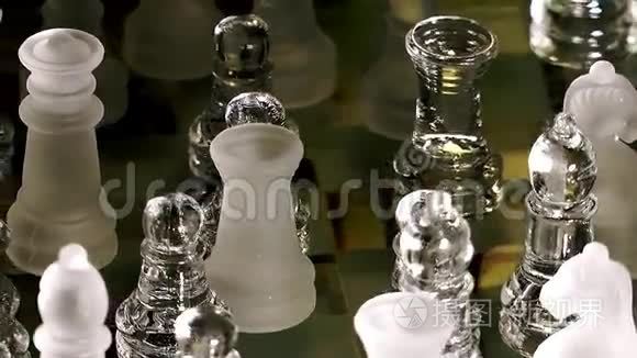 用玻璃做的国际象棋视频