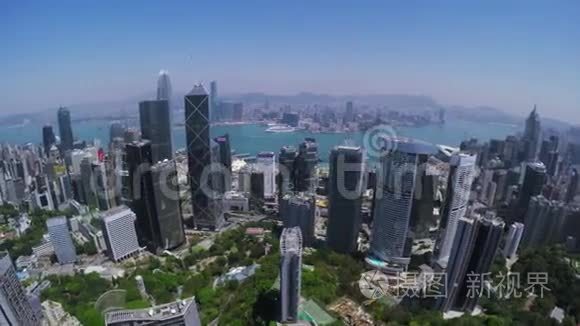 香港城市空中轨道射击。 美丽的蓝天。
