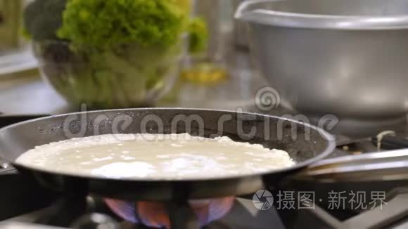 专业厨房做煎饼