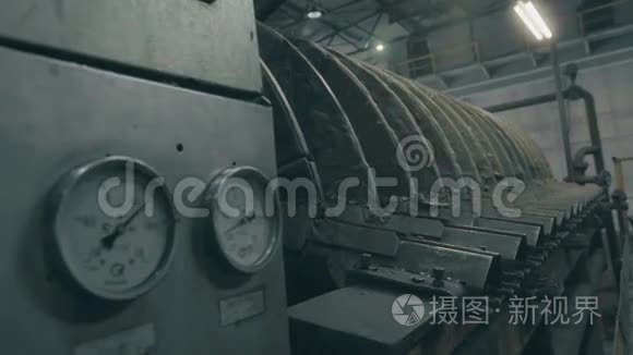 铜加工厂内部铜矿的富集视频
