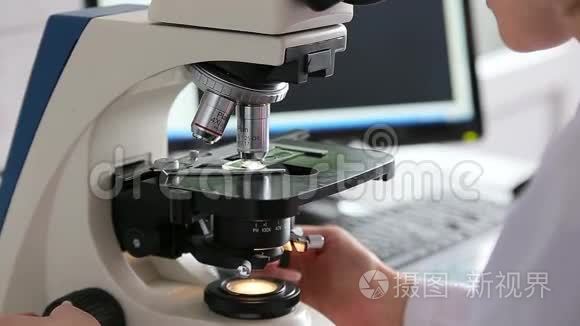 微生物实验室工作与显微镜视频
