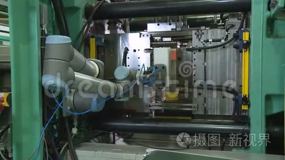 大型工厂塑料零件自动化生产视频