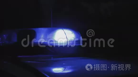 夜城警方灯光闪烁