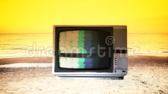 海滩上的坏电视盒视频