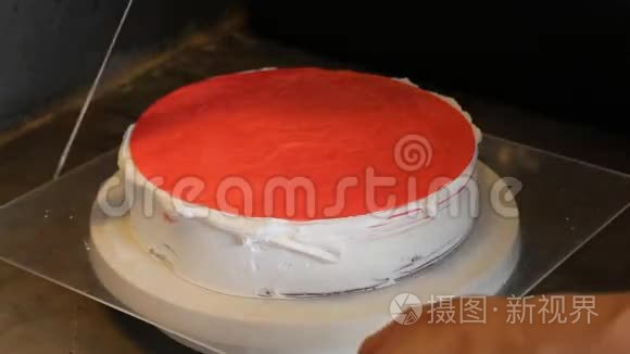 完成奶油绉蛋糕的制作视频
