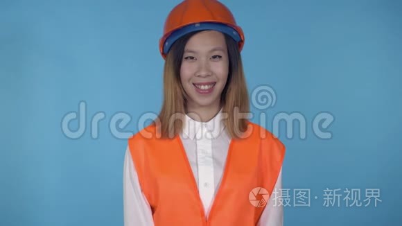 美丽的韩国女建筑工人微笑视频