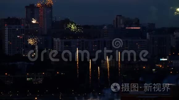 夜空中美丽的烟火视频