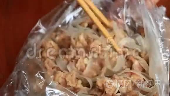 亚洲猪肉和米粉的传统菜肴视频
