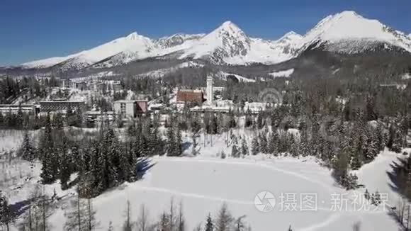 飞越高塔特拉斯山，斯洛伐克。