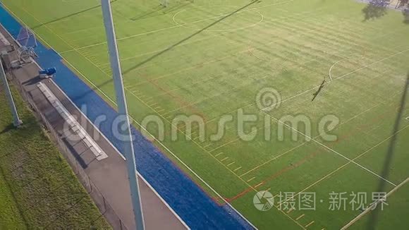 飞越户外合成足球场视频