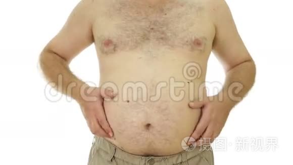 肥胖男子挤压脂肪的胃
