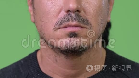 近距离拍摄的男人微笑视频