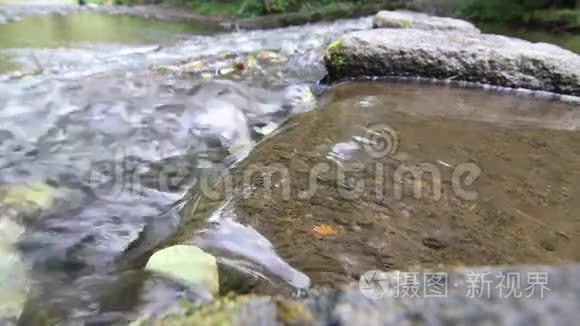 漂浮的水视频