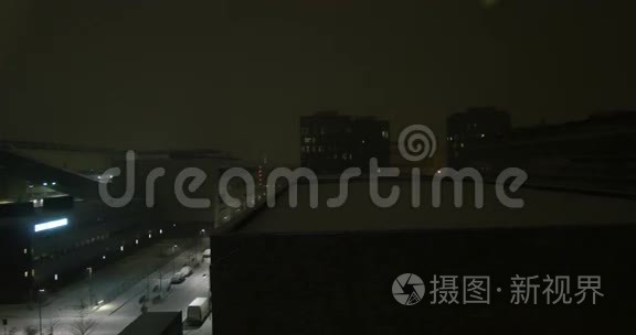 哥本哈根大街夜间的鸟瞰图