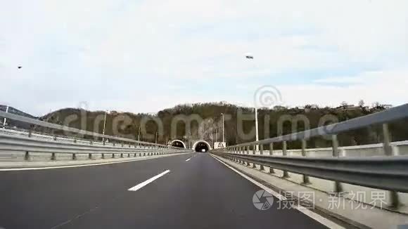 快速驾驶汽车穿过隧道视频