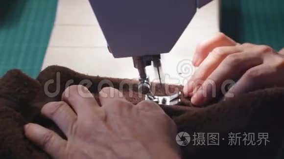裁缝用缝纫机制作服装视频
