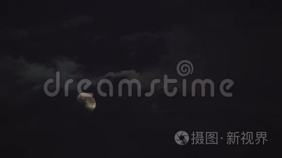 月亮在夜晚时光流逝