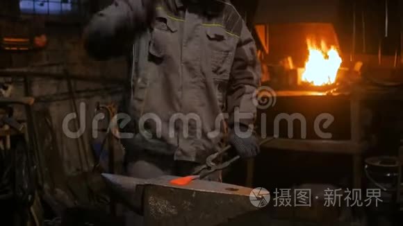 铁匠用金属加工视频