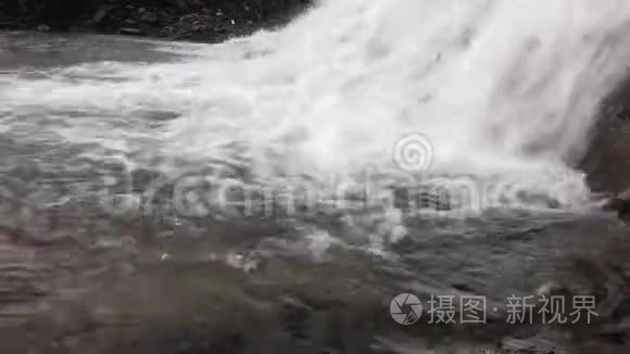 水流。 淡水背景