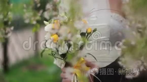 婚礼花在新娘手乌克兰