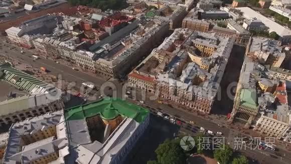 在圣彼得堡市中心上空飞行视频