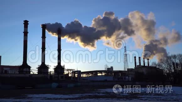 工业工厂管道的空气污染视频
