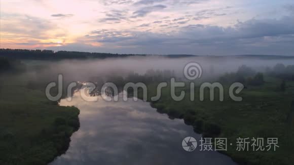 薄雾般的早晨空中景色视频