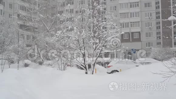 俄罗斯莫斯科大雪期间冬季城市景观