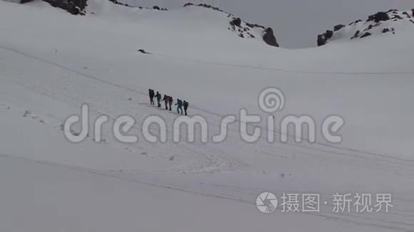 在埃尔布鲁斯附近的山上视频