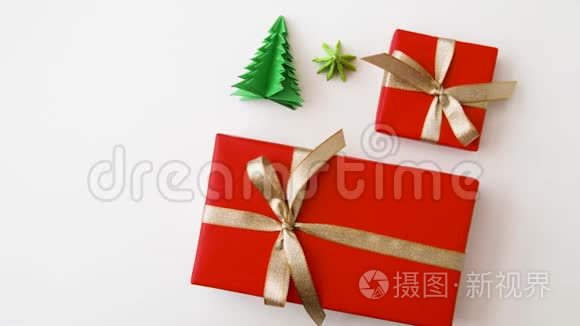 白色背景的圣诞礼物和装饰视频