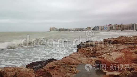 粗糙的海洋和海岸风暴潮视频