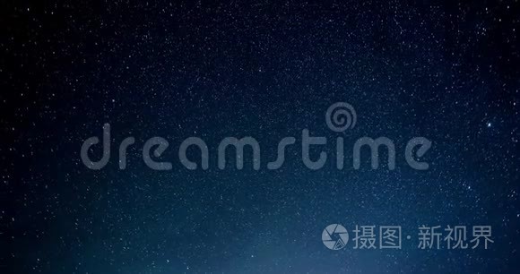 时间流逝。 星星在夜空中盘旋