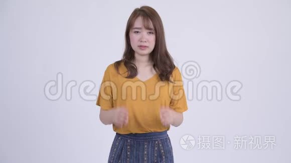 年轻的亚洲女人头痛视频