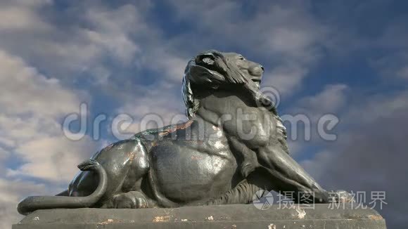 西班牙巴塞罗那奇斯托普尔哥伦布纪念碑附近的狮子雕塑