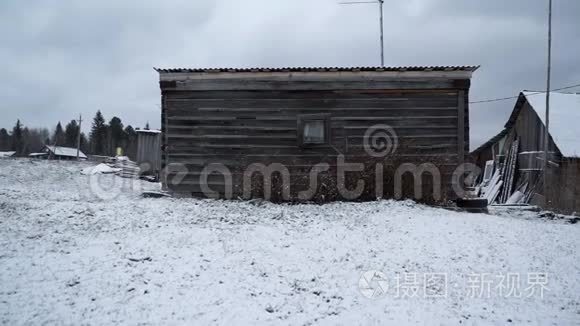 俄罗斯村庄的老房子视频