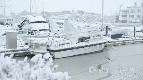 斯蒂芬斯顿玛丽娜，冬雪