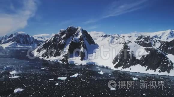 鸟瞰：无人机飞行山全景.