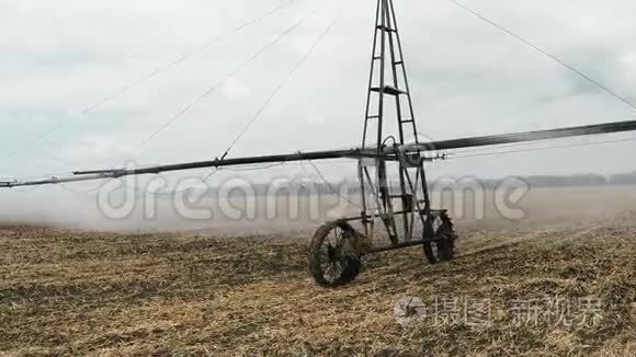 自动化农业中心支点灌溉视频