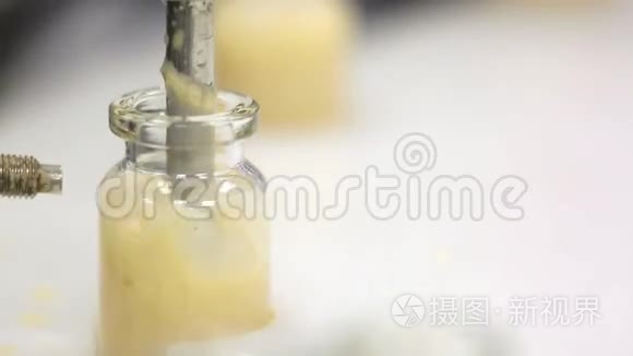 药理学制造中的玻璃瓶视频