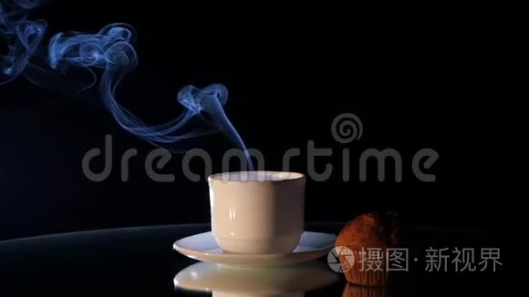 黑底加松饼热咖啡杯