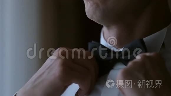 新郎要去参加婚礼