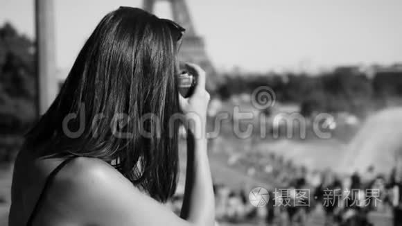 去巴黎度假旅行的快乐女孩视频